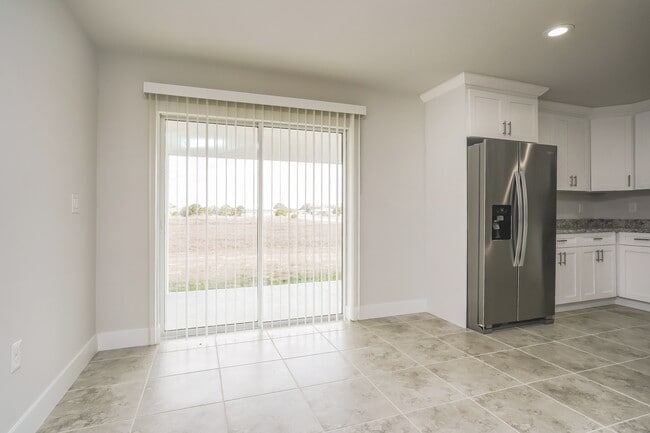 Building Photo - 1077 Capri Cir