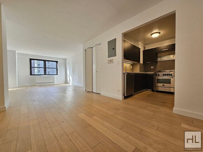 Building Photo - High-Floor One-Bedroom with 1.5 Baths and In-Unit Laundry Near the UN