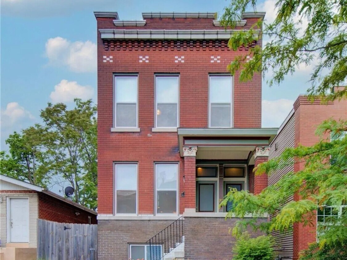 Primary Photo - 4 Bedroom Single Family Home in Saint Louis