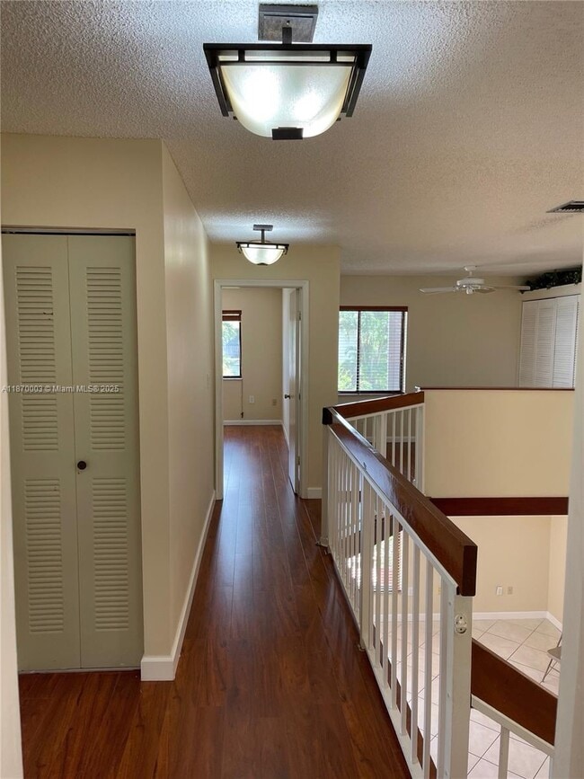 Foto del edificio - 1301 SW 124th Ct