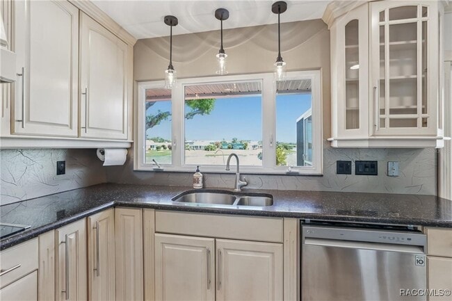 Foto del edificio - 1717 Danbury Dr