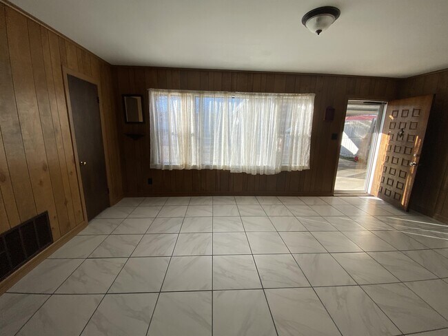Building Photo - 3937 Bradley Dr