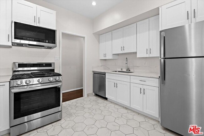 Foto del edificio - 9689 W Olympic Blvd