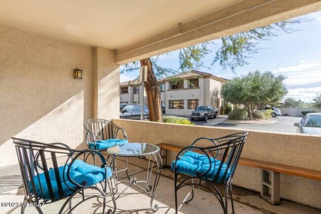 Building Photo - 2550 E River Rd