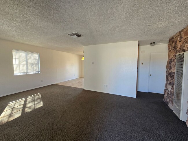 Building Photo - Coming Soon!!! 2 bedroom 1 bath