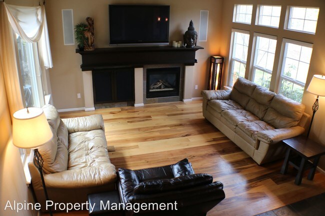Building Photo - 3 br, 3.5 bath House - 61591 Odell Lake Drive