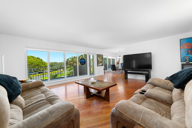 Foto del edificio - 4301 N Ocean Blvd