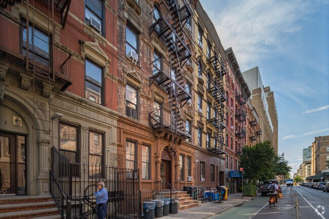 340 E 13th St New York, NY 10003-5810 - 340 E 13th St
