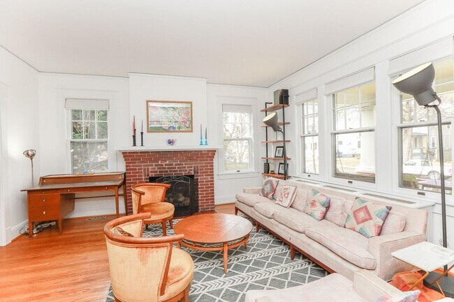 Foto del edificio - STUNNING Single Family Home in Colonial Pl...
