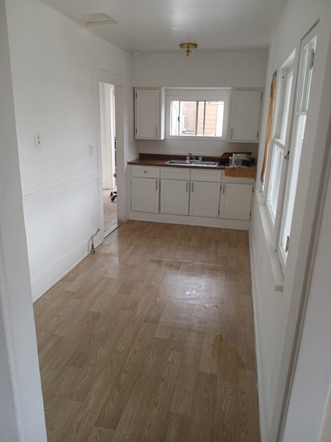 Kitchen 12 1/2 × 5 feet - 3453 Siskiyou St