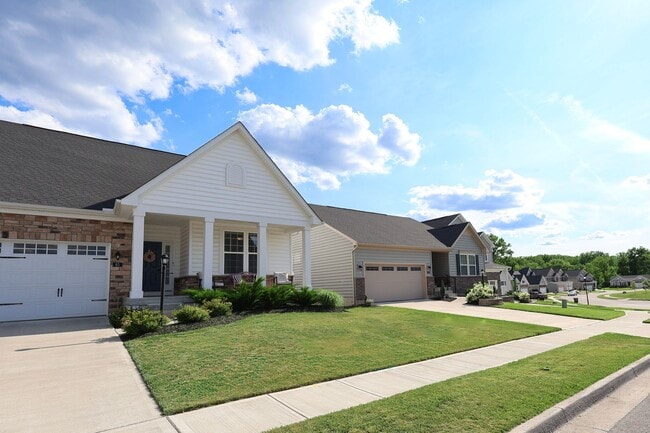 Building Photo - 4 Bedroom, 4 Bath Home w/Backyard Heated Pool overlooking Pearl's Fen