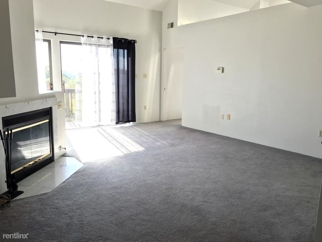 Building Photo - 2 br, 2 bath Condo - 2910 Leona Ln