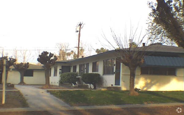 Primary Photo - 345 La Paloma St