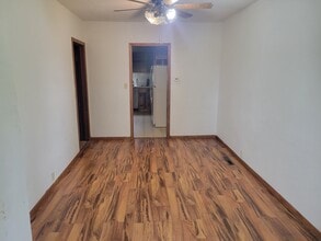 Building Photo - 102 Honeysuckle Ln