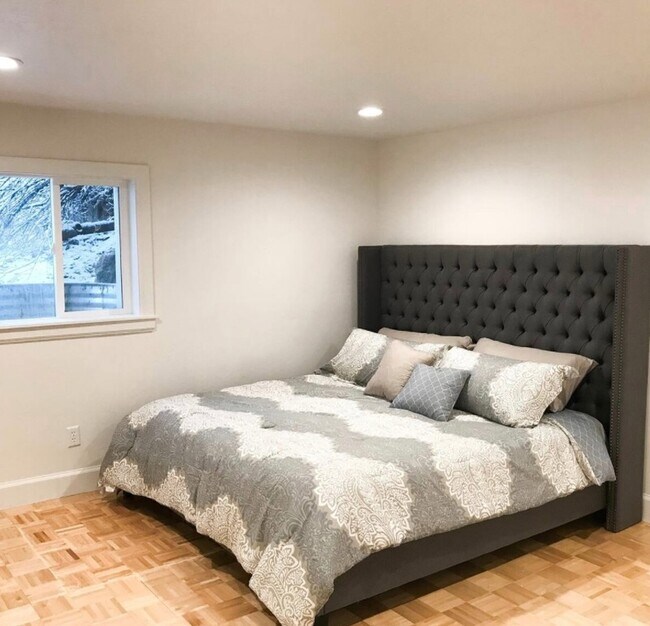 Foto del edificio - 3837 Foothill Dr