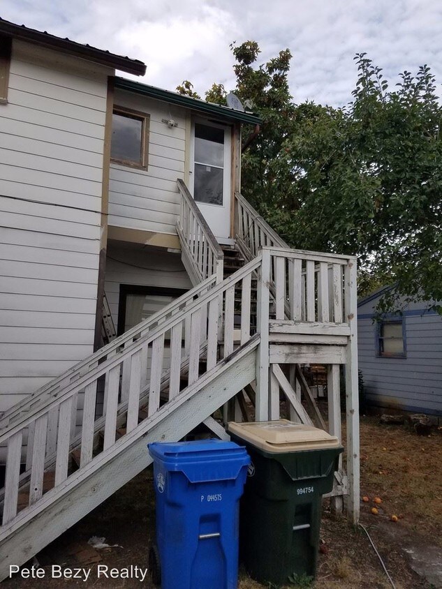 Primary Photo - 108 N Gold St