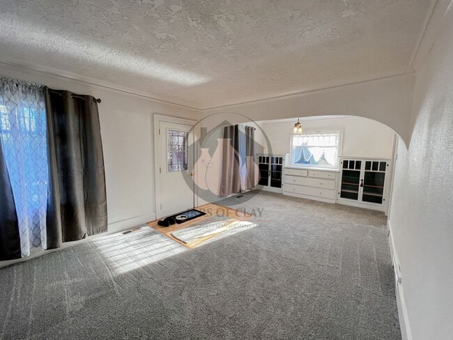 Building Photo - Adorable Historical Home