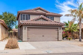 Building Photo - 1082 E Lakeview Dr