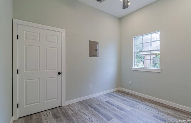 Building Photo - 210 N San Jacinto St