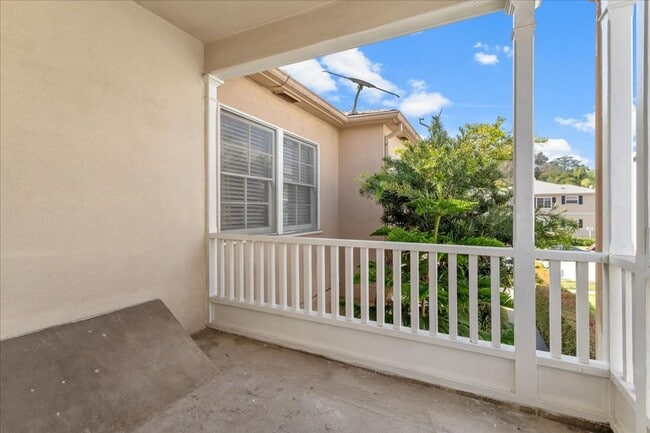 Building Photo - Remodeled 2-Bedroom Apartment Near UCLA wi...
