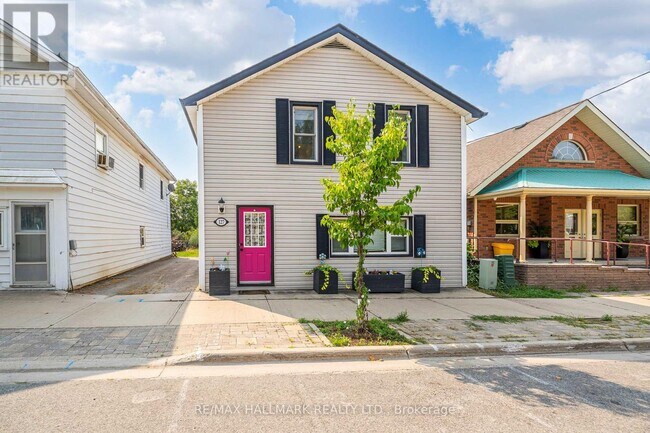 Building Photo - 127 River St