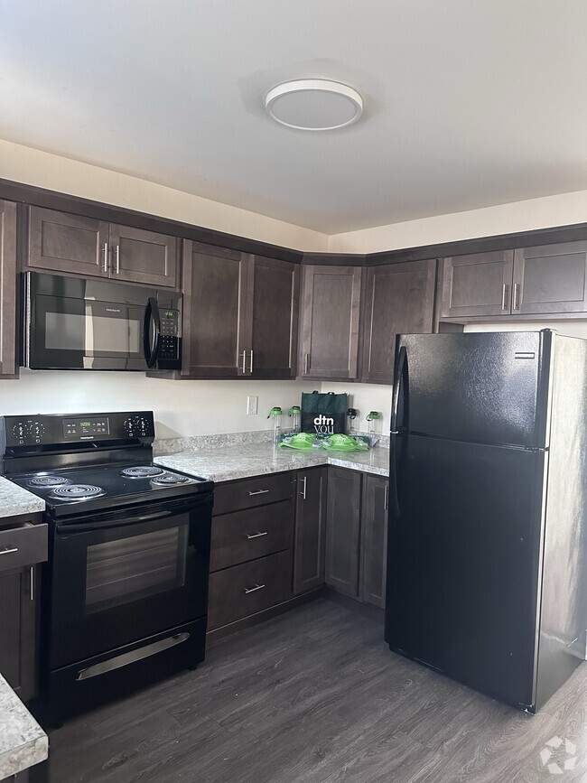 Building Photo - Oakbrook Townhomes