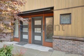 Building Photo - 3300 NE 65th St