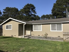 Building Photo - 1725 Anderson Ave