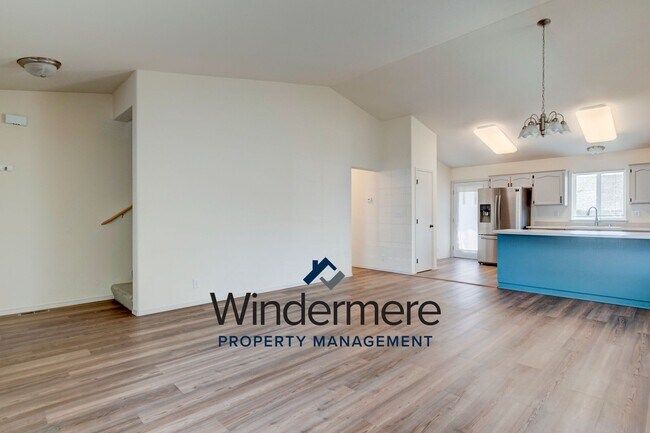 Foto del edificio - 4 bedroom 2.5 bath Home