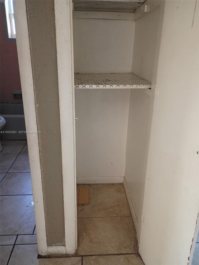 Foto del edificio - 1017 Chipola Rd