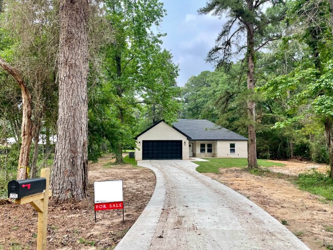 Foto del edificio - 17562 Highland Cir