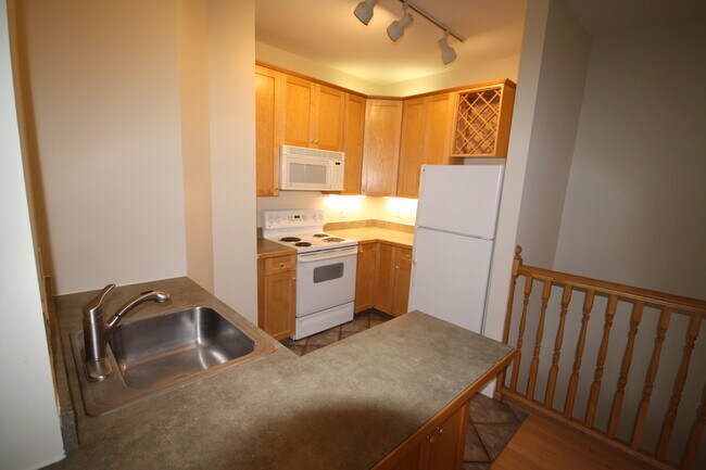 Foto del edificio - Polk Court Apartments