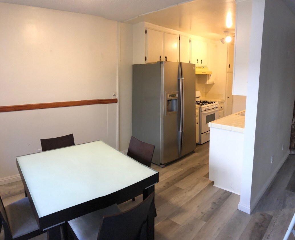 Dining Room / Kitchen - 1914 Corinth Ave