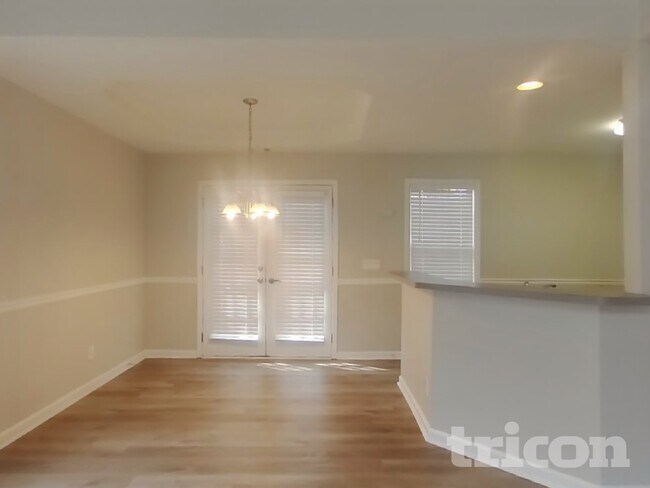 Building Photo - 320 Providence Rd