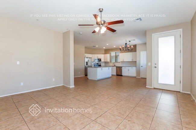 Building Photo - 3810 E Chickadee Rd