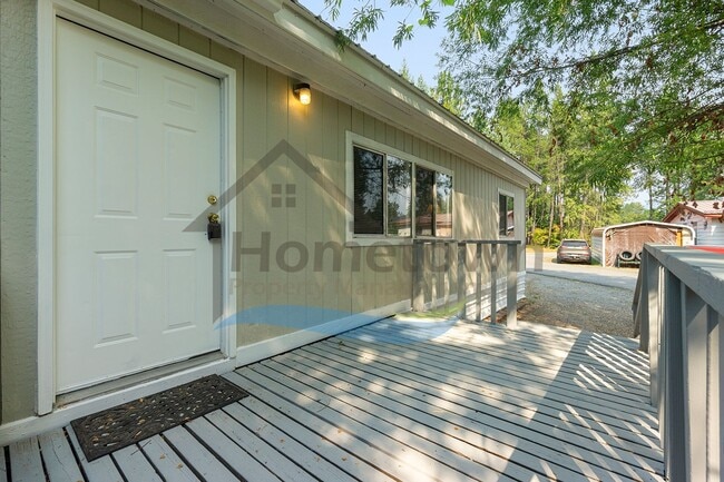 Building Photo - 3 Bedroom 2 Bathroom Home with Off-Street ...