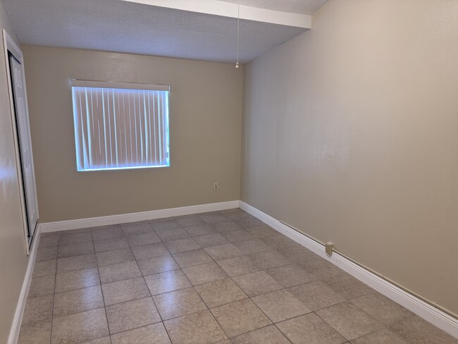 Foto del edificio - 613 E Carroll St