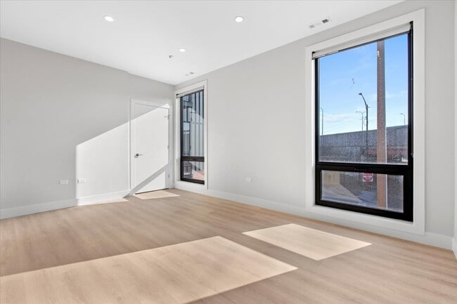 Building Photo - 3953 W Dakin St