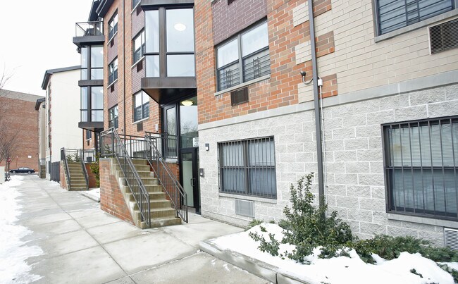 Building Photo - 550 Watkins Street