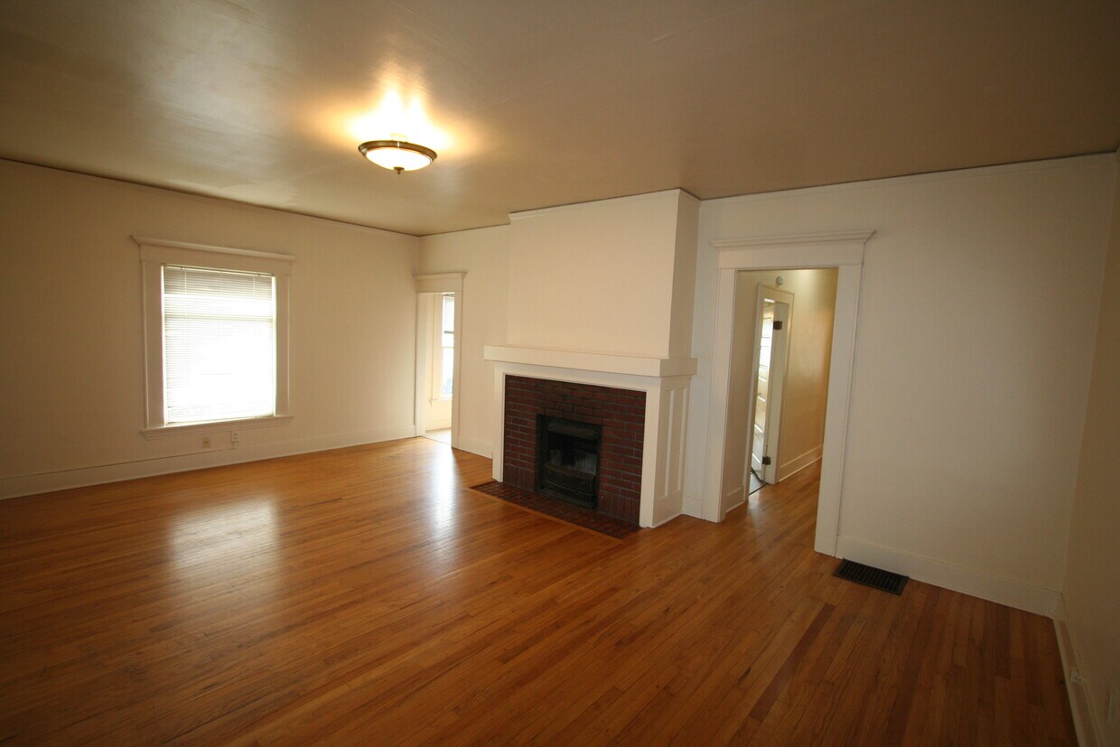 1230 Oak St Unit A, Eugene, OR 97401 1230 Oak St Eugene, OR