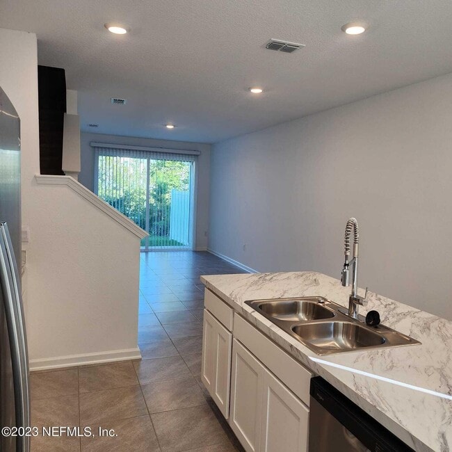 Building Photo - 8409 Zenith Cir