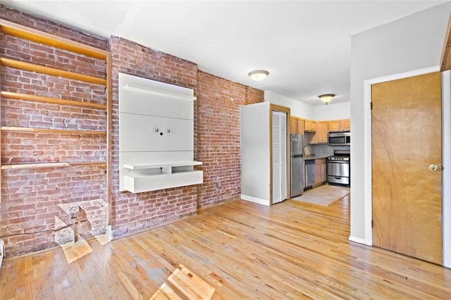 Building Photo - 719 Adams St