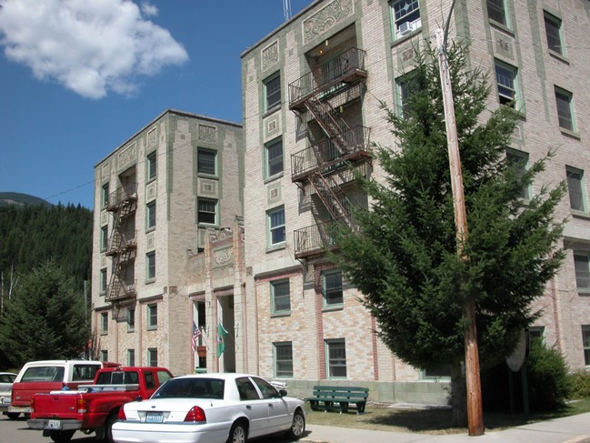 Closer - Pend Oreille Apartments and Miners Hotel