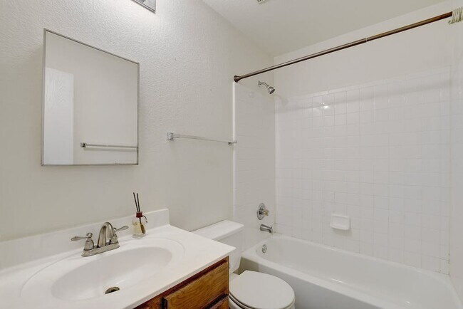 Foto del edificio - 400 Masonwood Dr