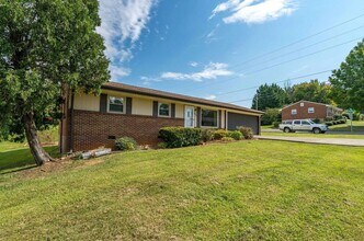 Building Photo - 509 Bingham St