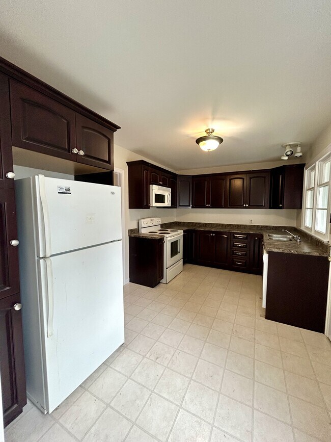 Photo du bâtiment - 169 University Ave