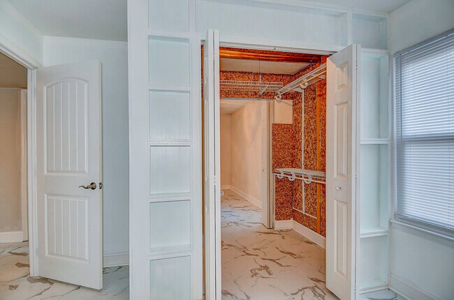 Foto del edificio - 3813 Clearwood Ct