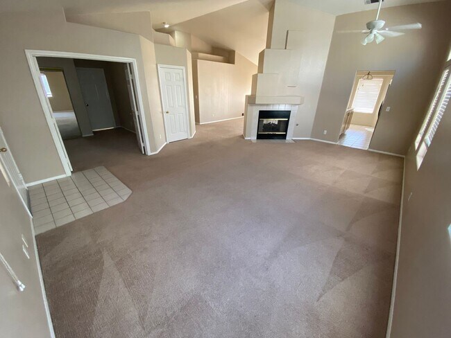Building Photo - Beautiful 3 bed/2 bath home located in the...