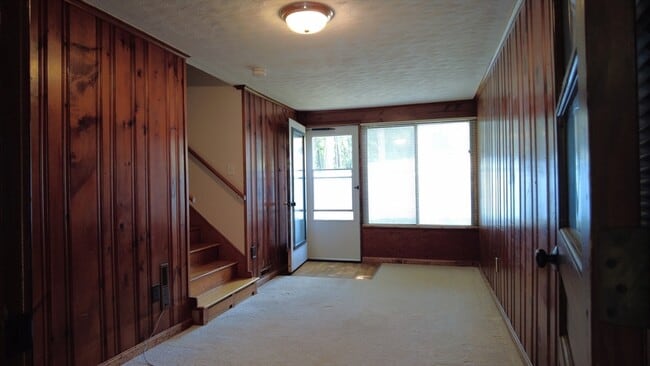 Building Photo - 12 Oak Hill Rd