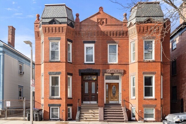 Building Photo - 564 E 5th St